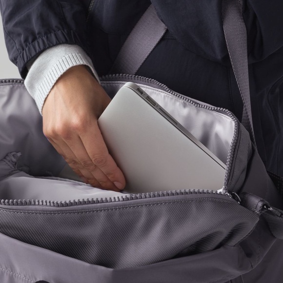 NWOT lululemon carry the day bag w/ heatproof pocket - size: 22L - color: magnum - Picture 5 of 7